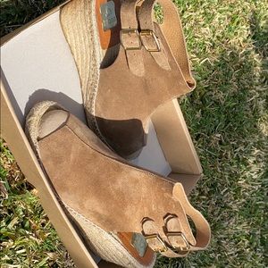 Cute suede Kanna wedges